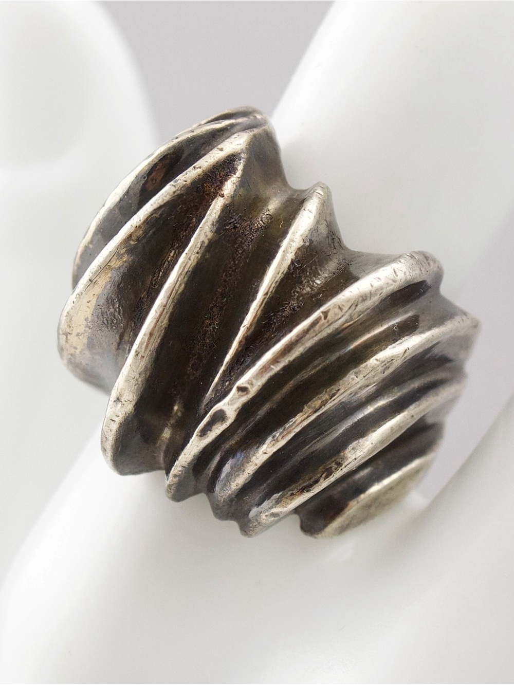 Vintage Sterling Silver Ribbed Dome Ring Size 7 Oxidized Edgy Brutalist Style